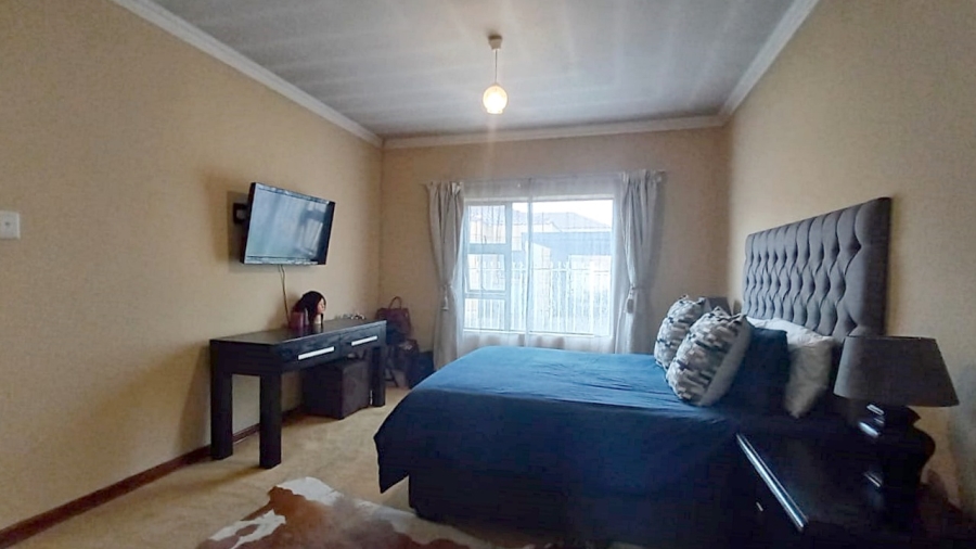 To Let 4 Bedroom Property for Rent in Mandela View Free State